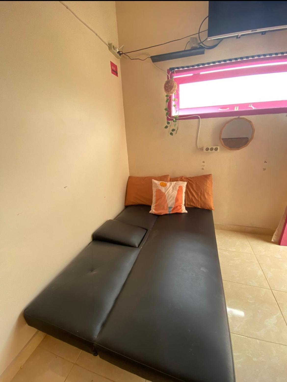 Et Malio Stay & Travel Malioboro Pusat Kota Γιογκιακάρτα Εξωτερικό φωτογραφία